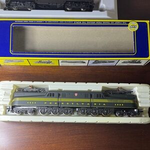 AHM Pennsylvania GG-1 HO Scale Green-Yellow Model Train Locomotive (New)